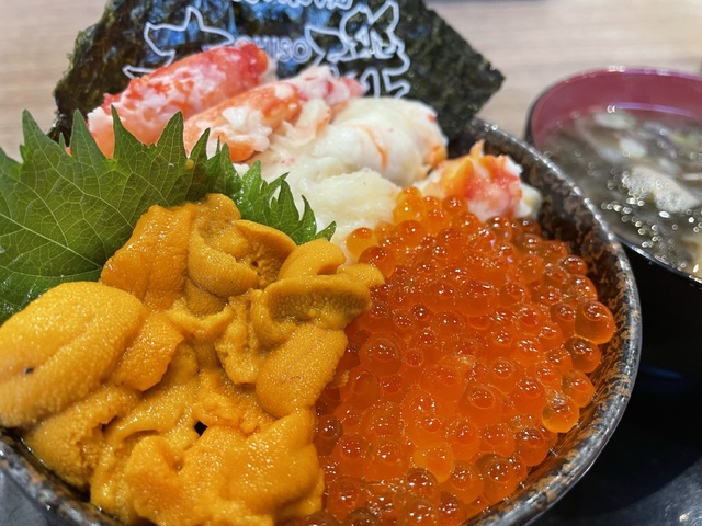 3色丼(ウニ・イクラ・タラバガニ)